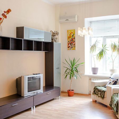 Апартаменти 3-Кімнатні В Центрі, Метро Театральна Kiev Ngoại thất bức ảnh
